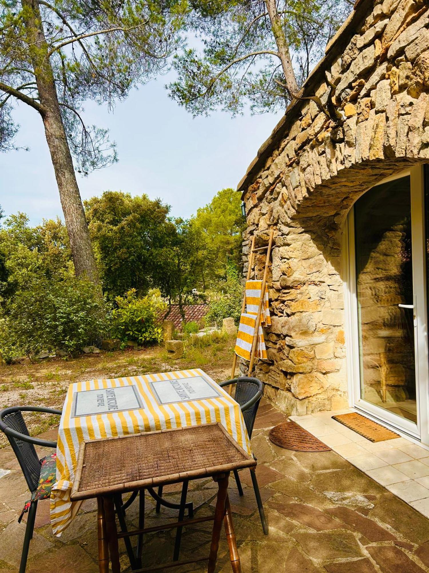 Les Cabanons Sainte Victoire Hotell Eksteriør bilde